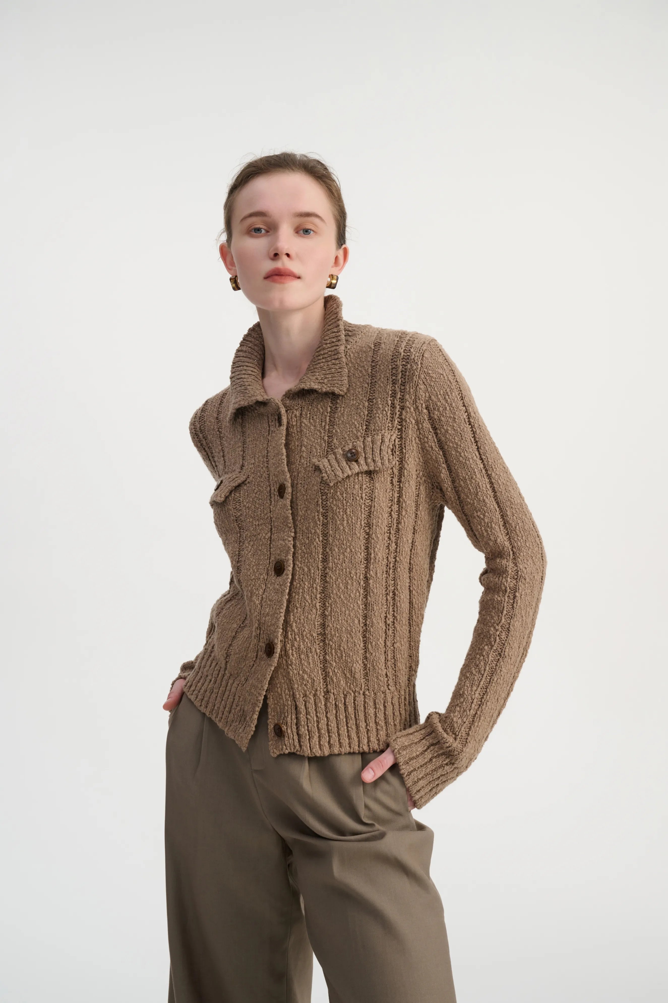 Cardigan mit Kragen und Knöpfen