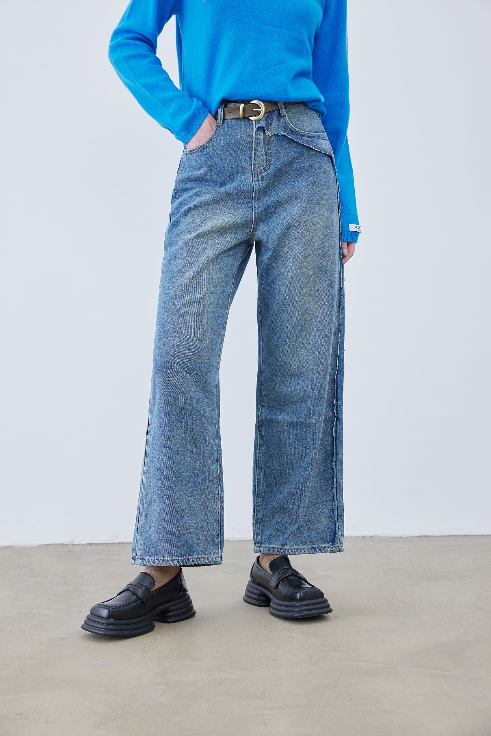 Asymmetrical distressed jeans