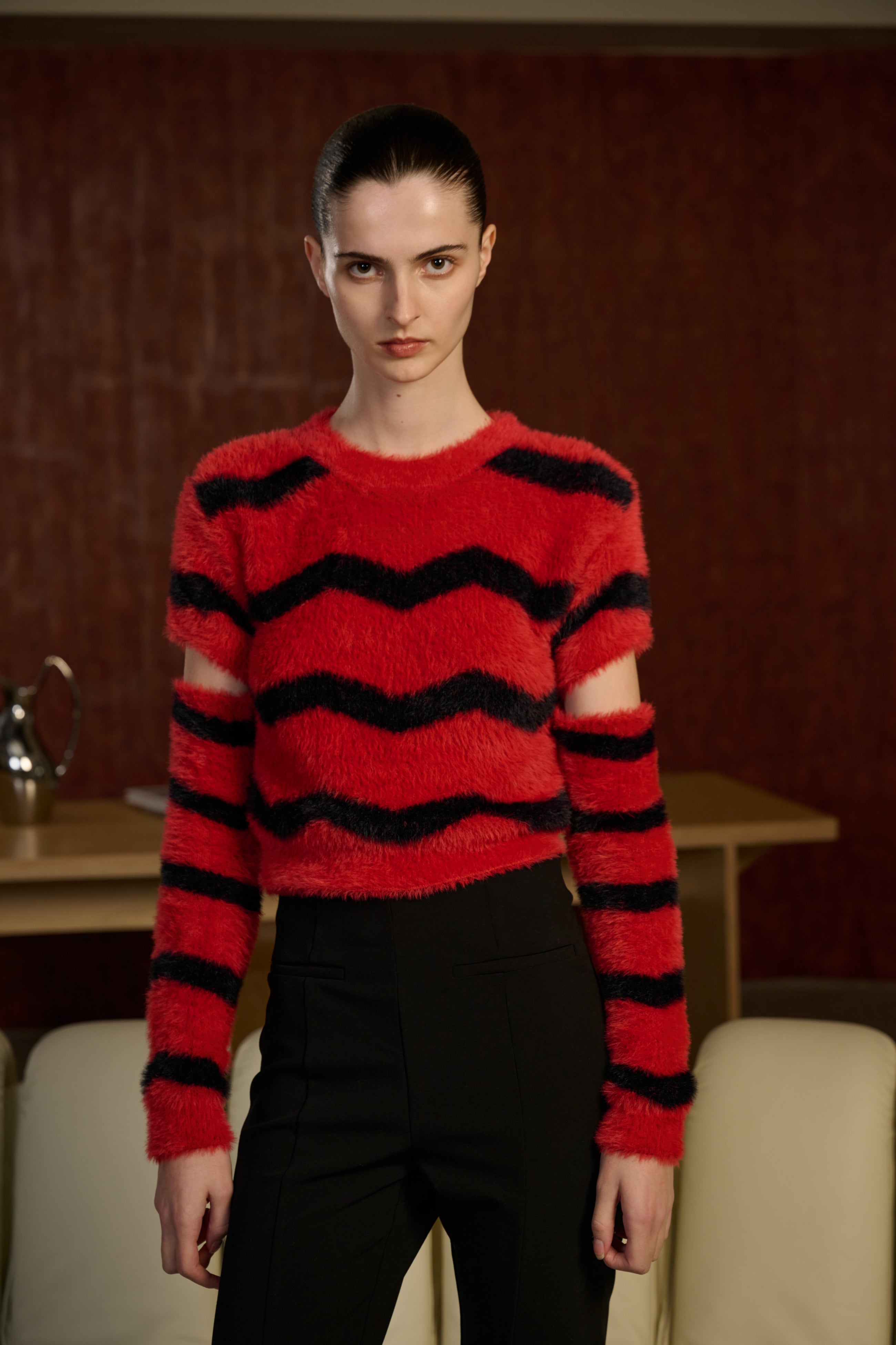 Detachable-sleeve sweater