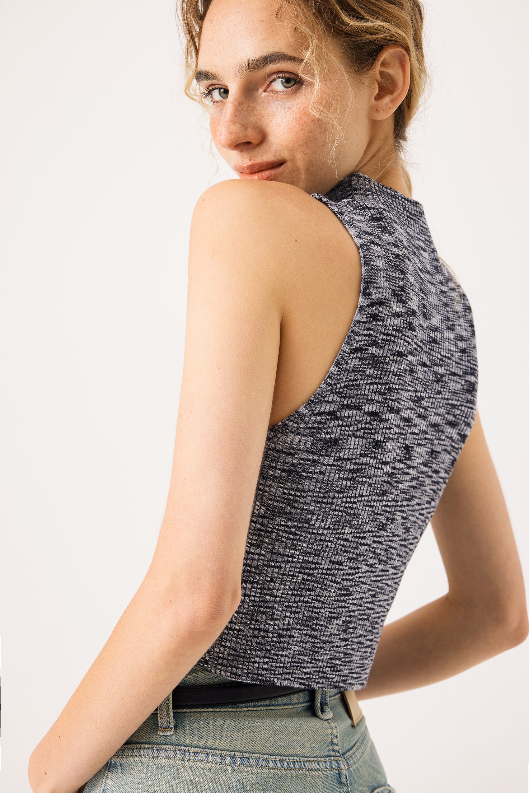 Cropped slim fit tank top