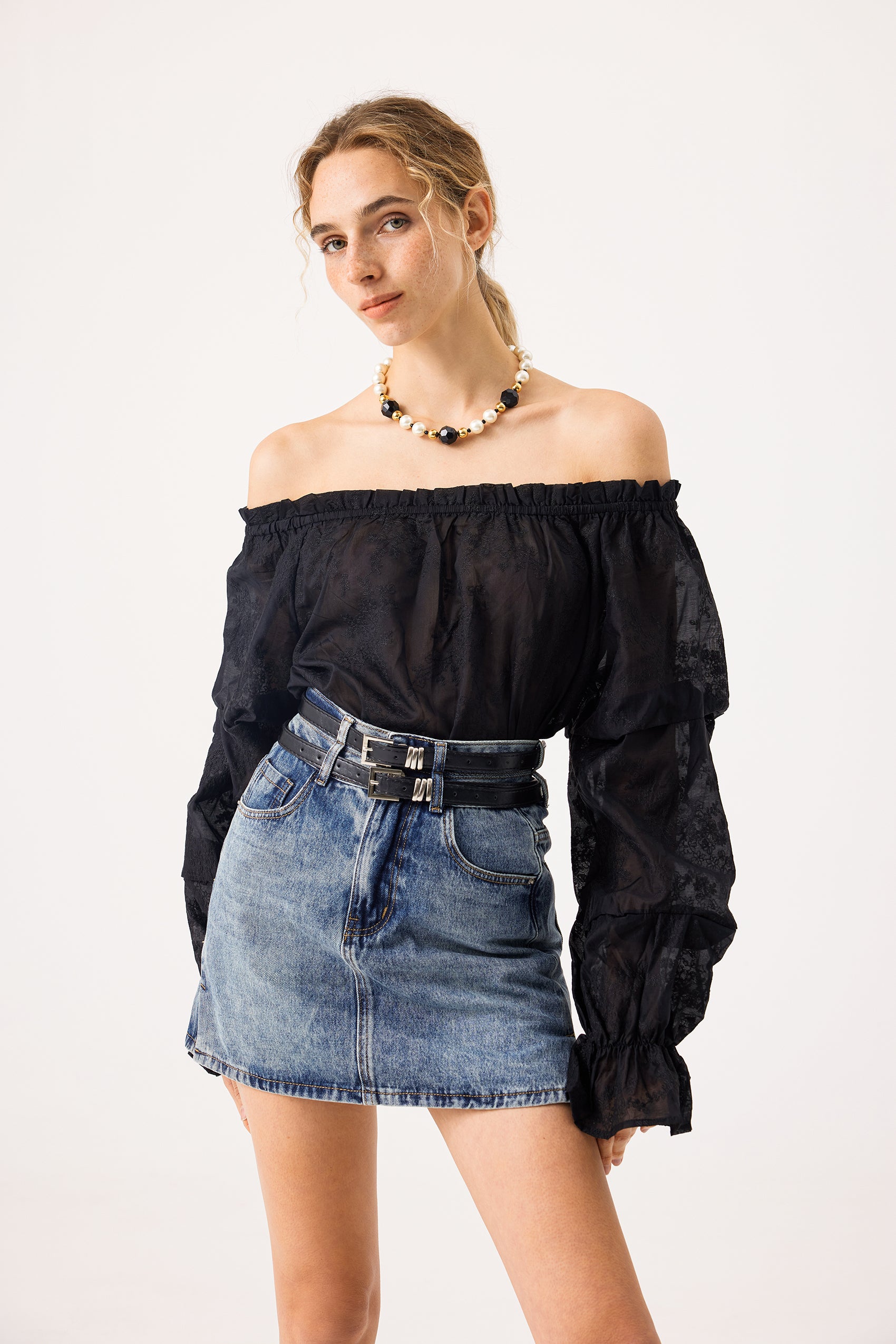 Off-shoulder embroidery blouse