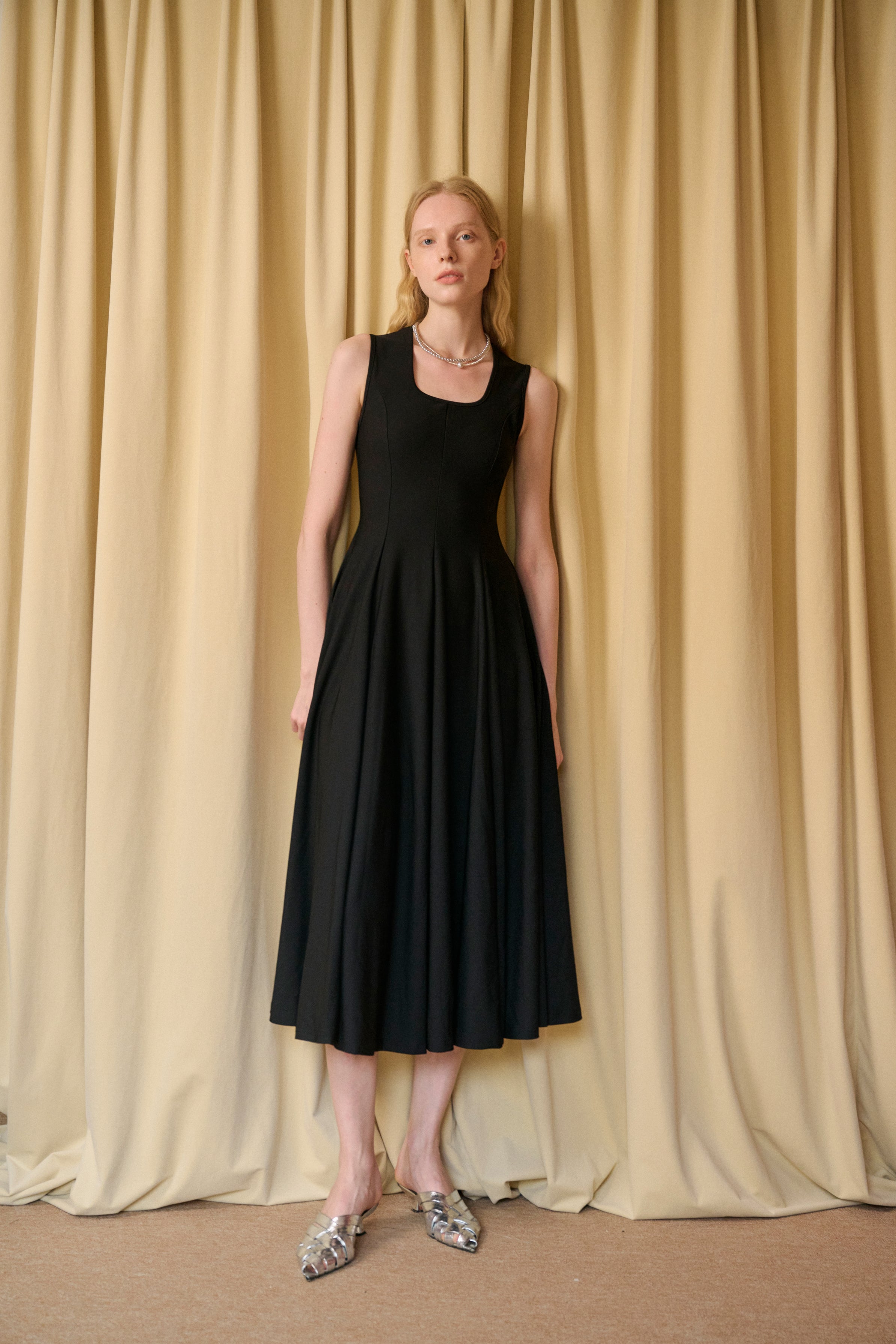 Square neck fit-and-flare dress Ancosti Square neck fit-and-flare dress Ancosti