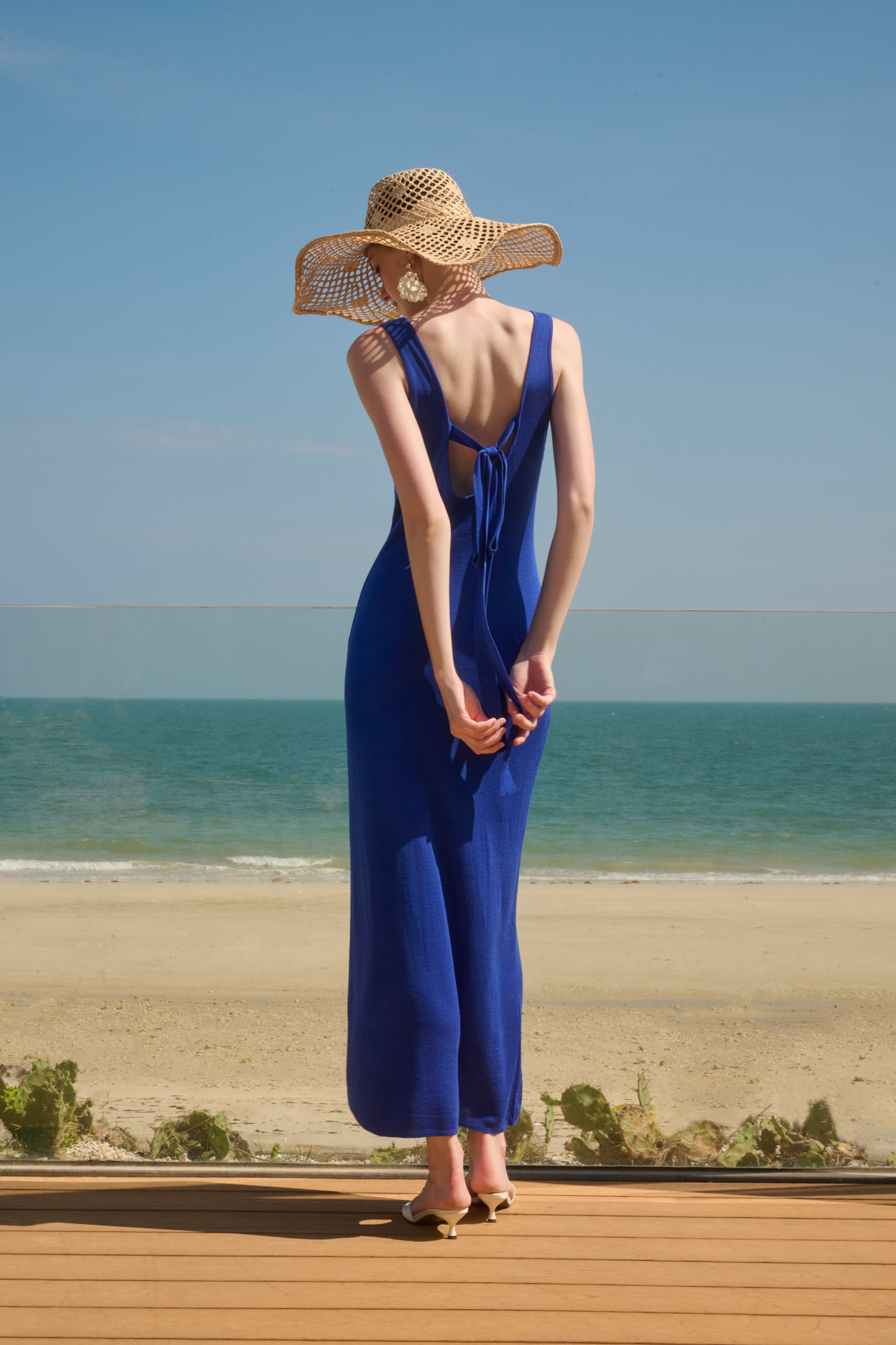 Back-front reversible dress