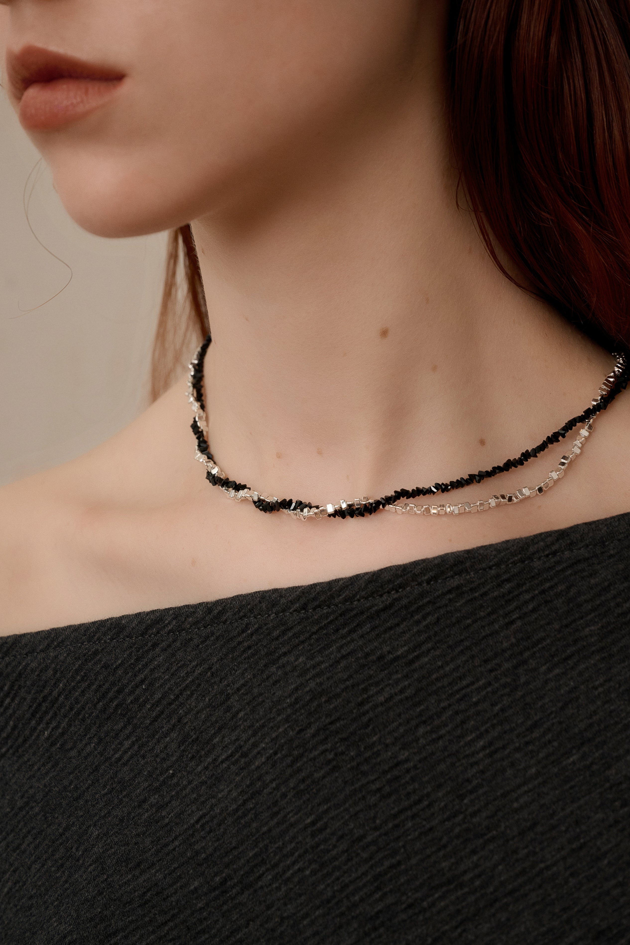 Contrast twisted necklace