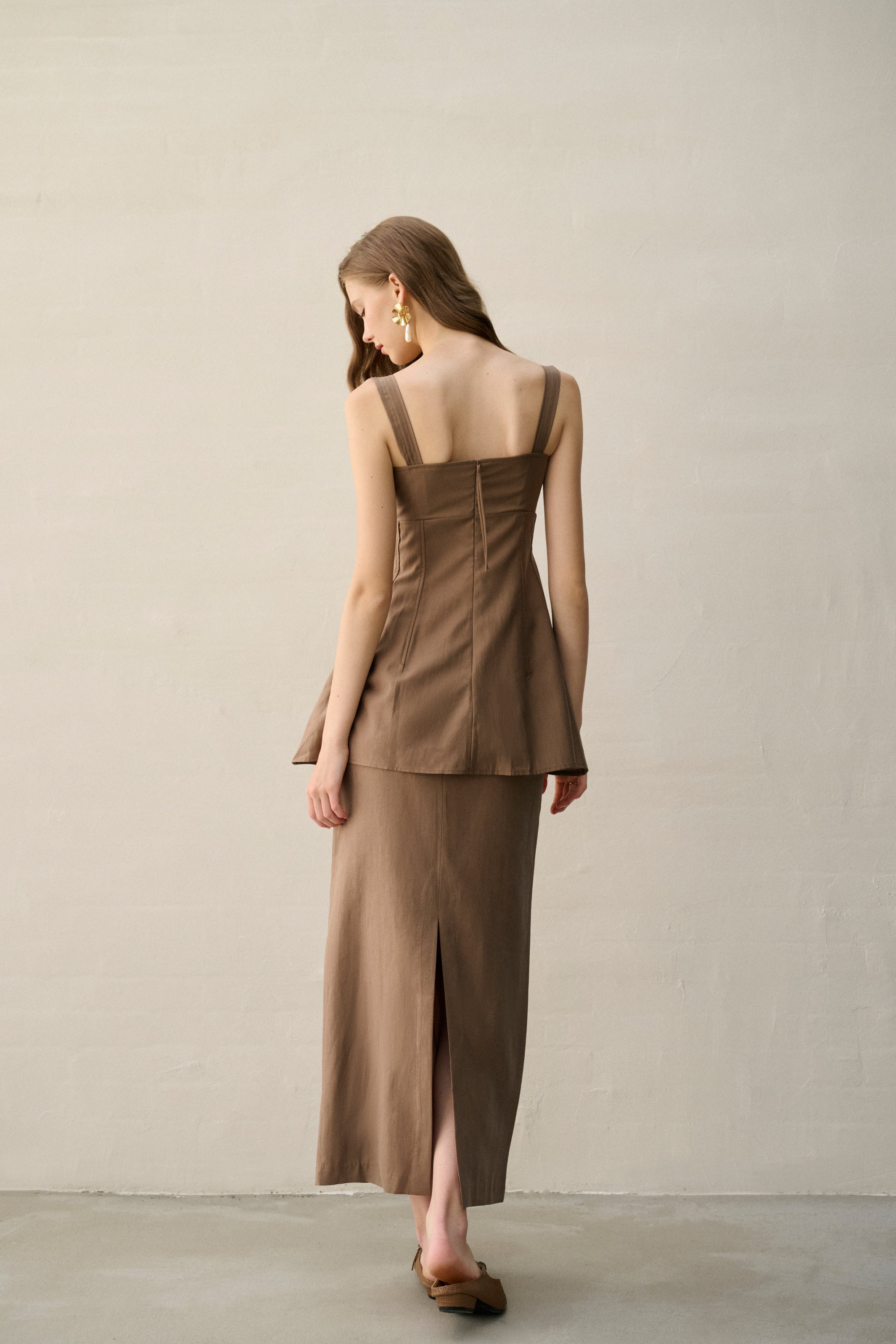 Flounce hem top