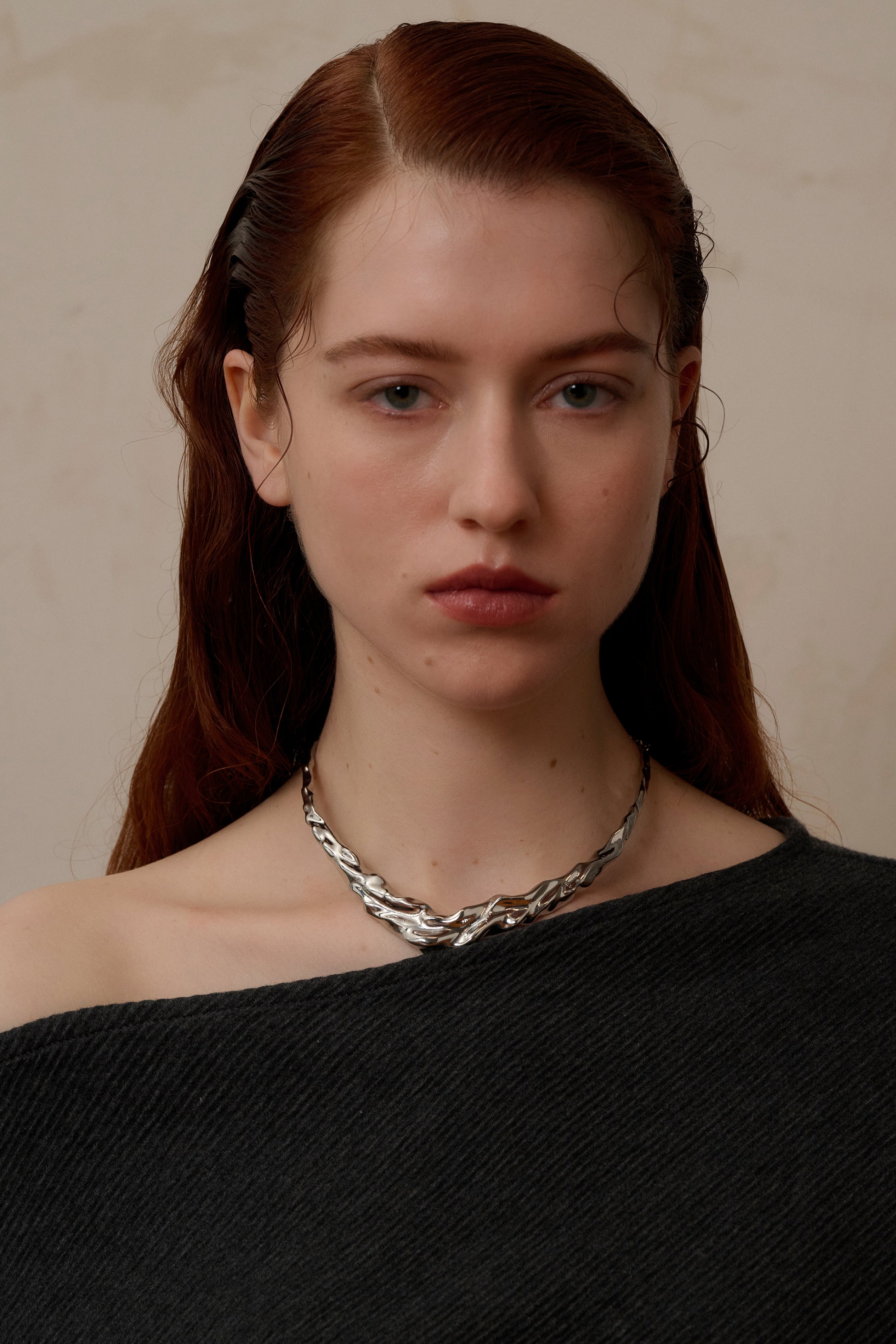 Irregular wavy necklace