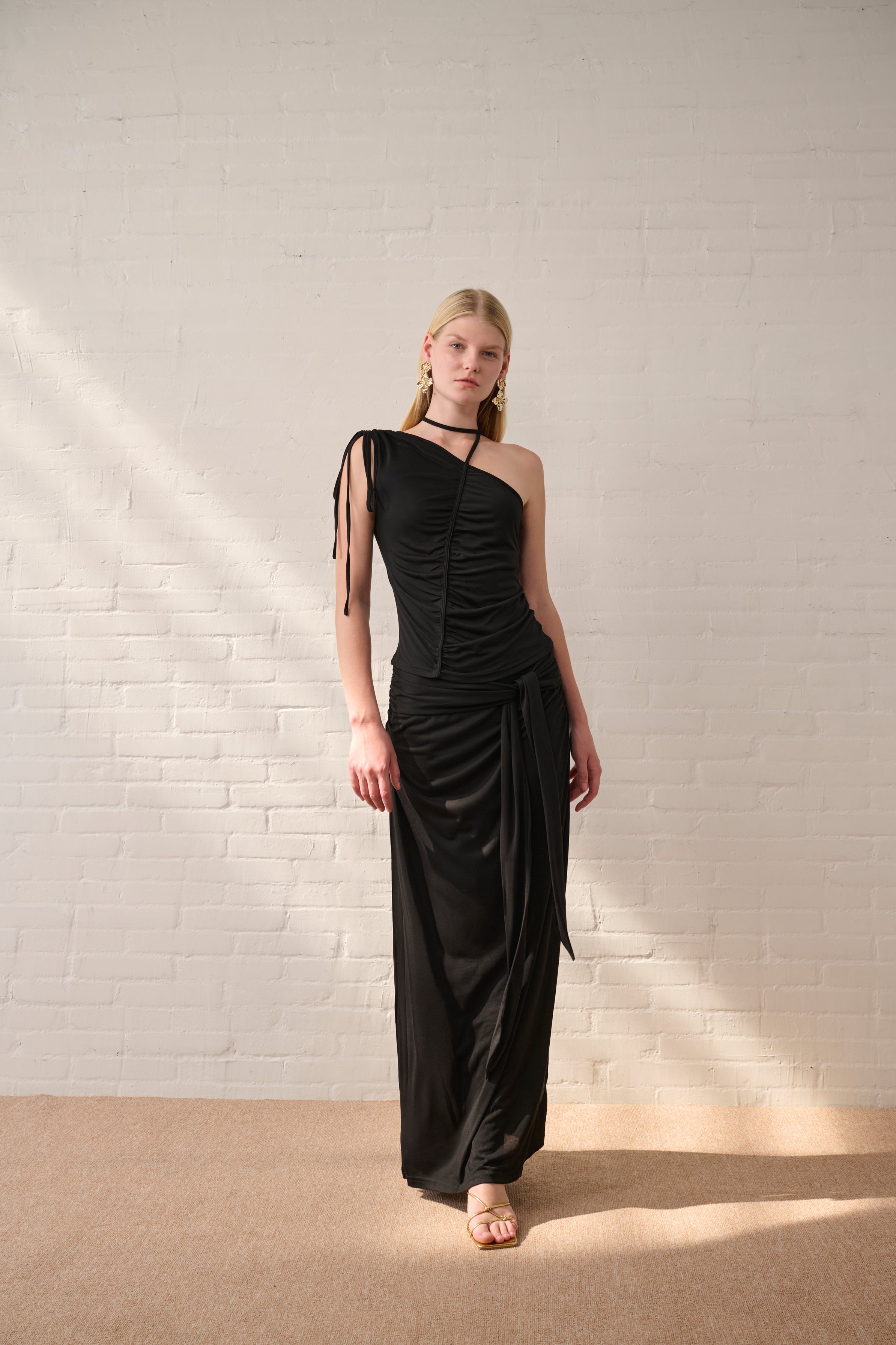Lightweight one shoulder top & maxi skirt