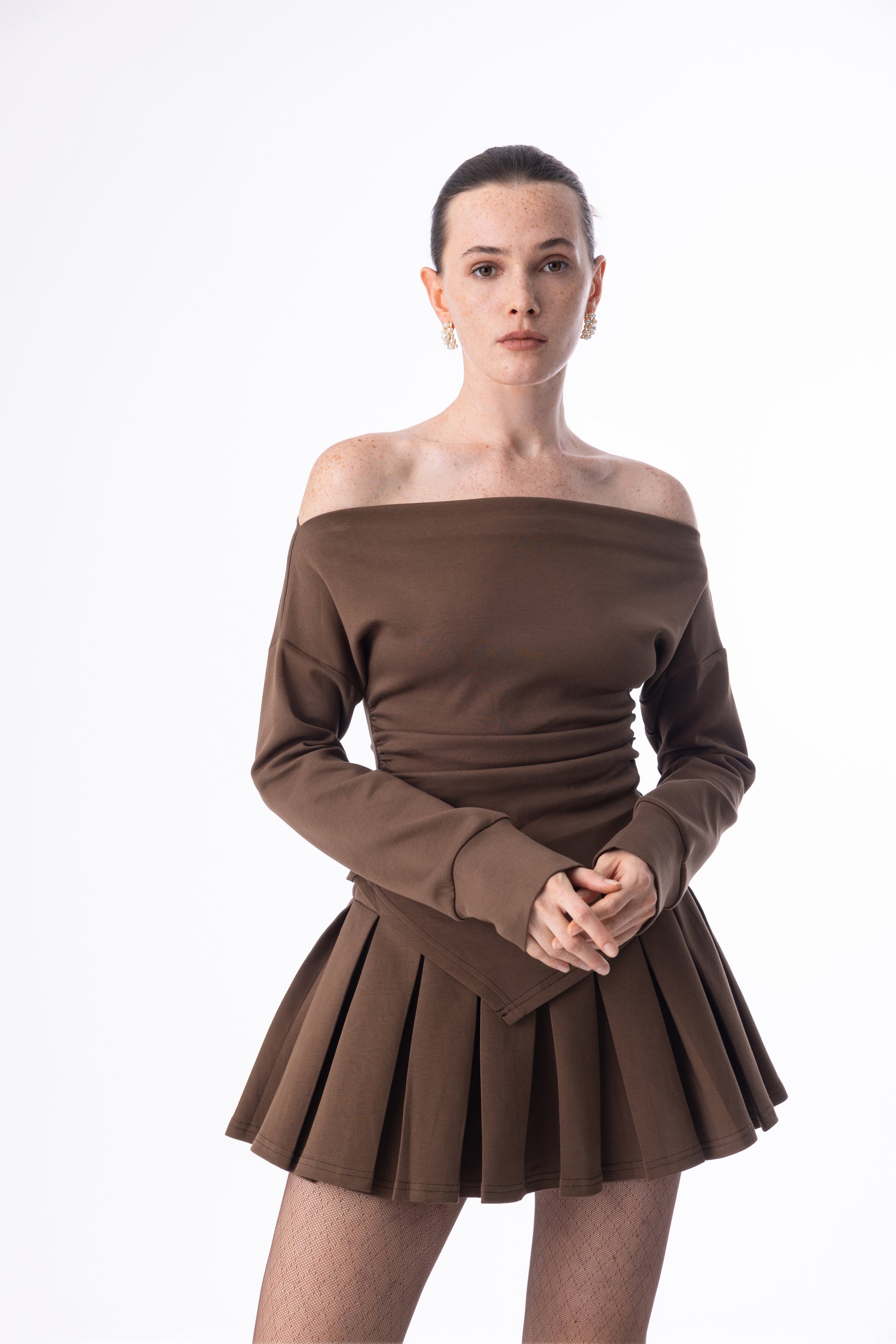 Off shoulder top & pleated mini skort