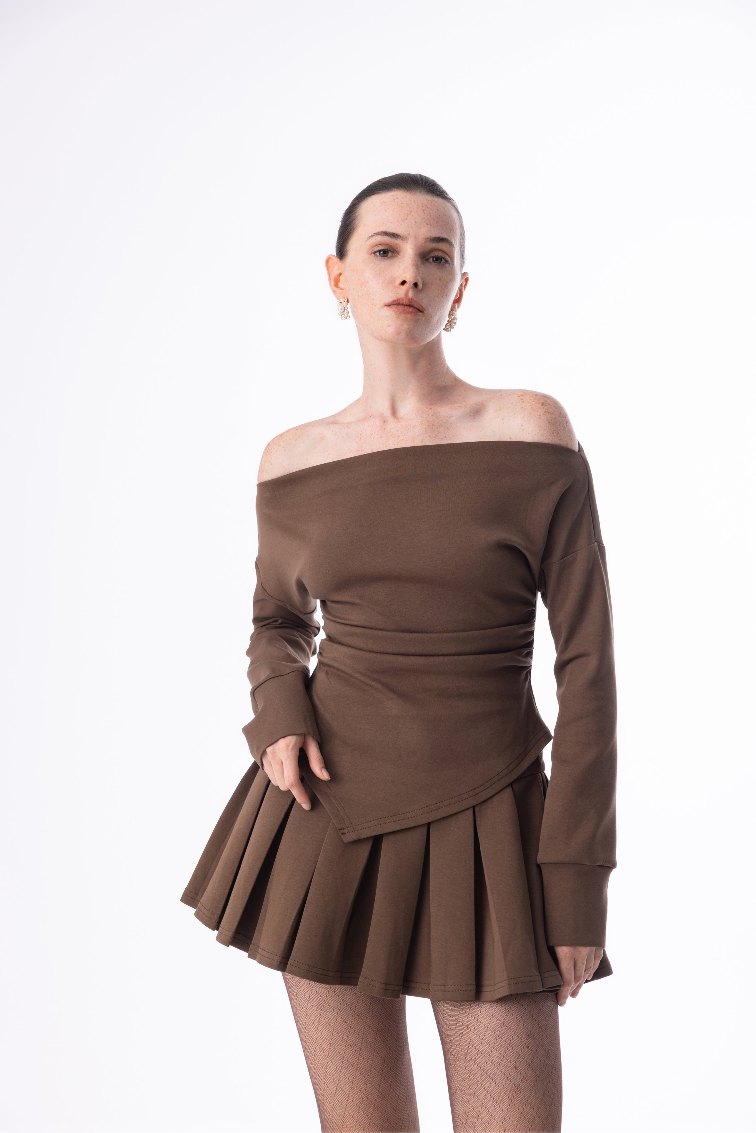 Off shoulder top & pleated mini skort