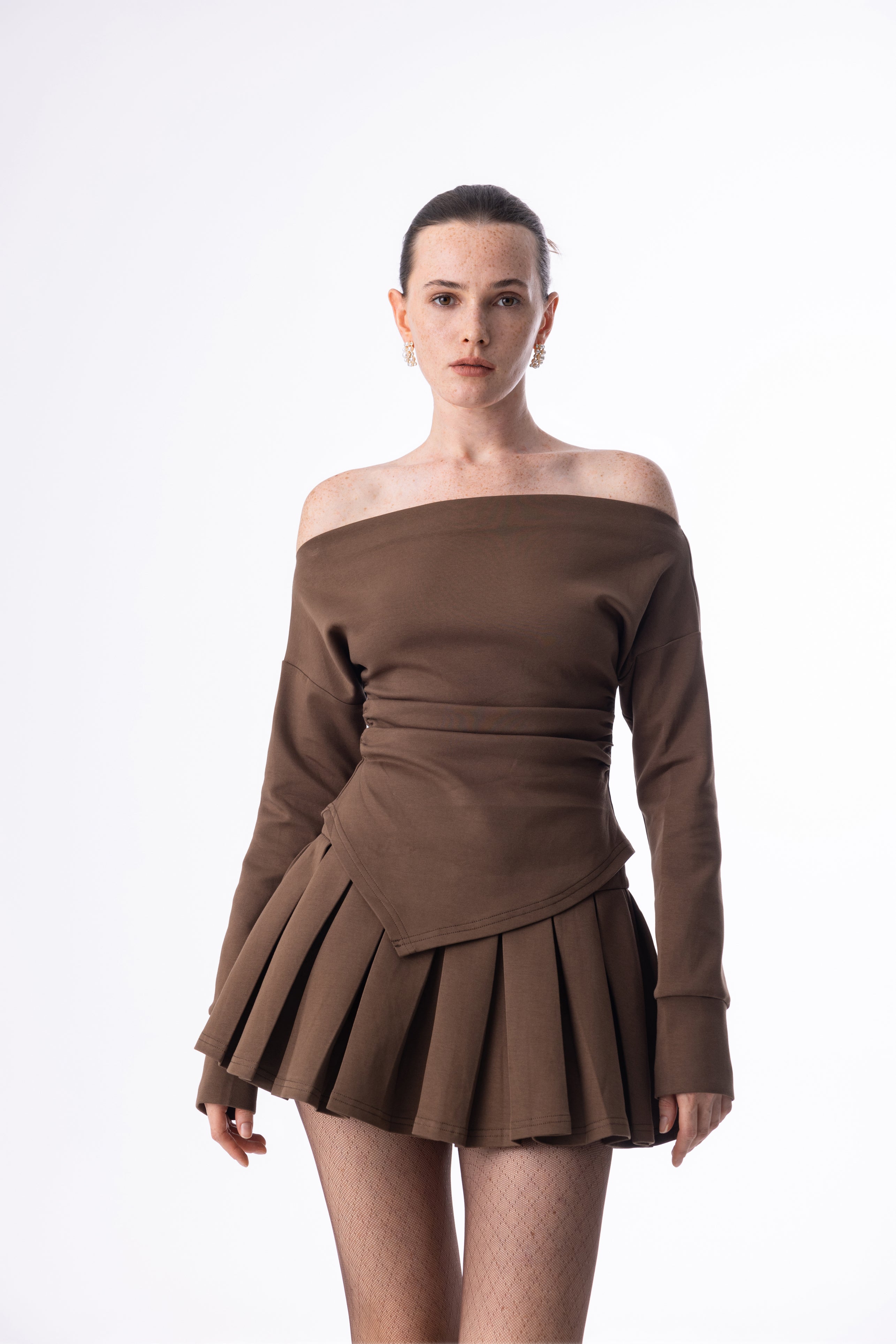 Off shoulder top & pleated mini skort