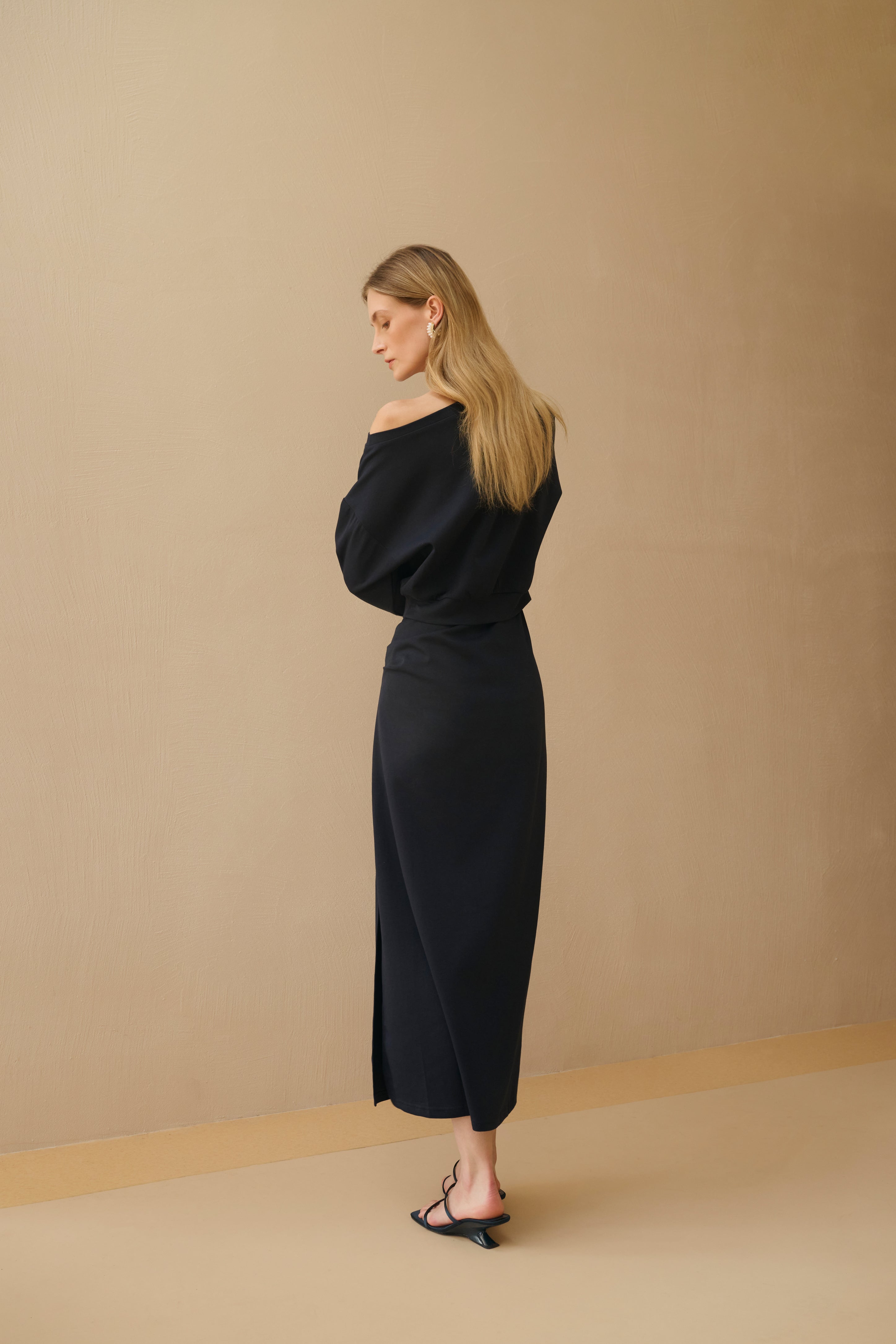 One-shoulder sweatshirt & skirt