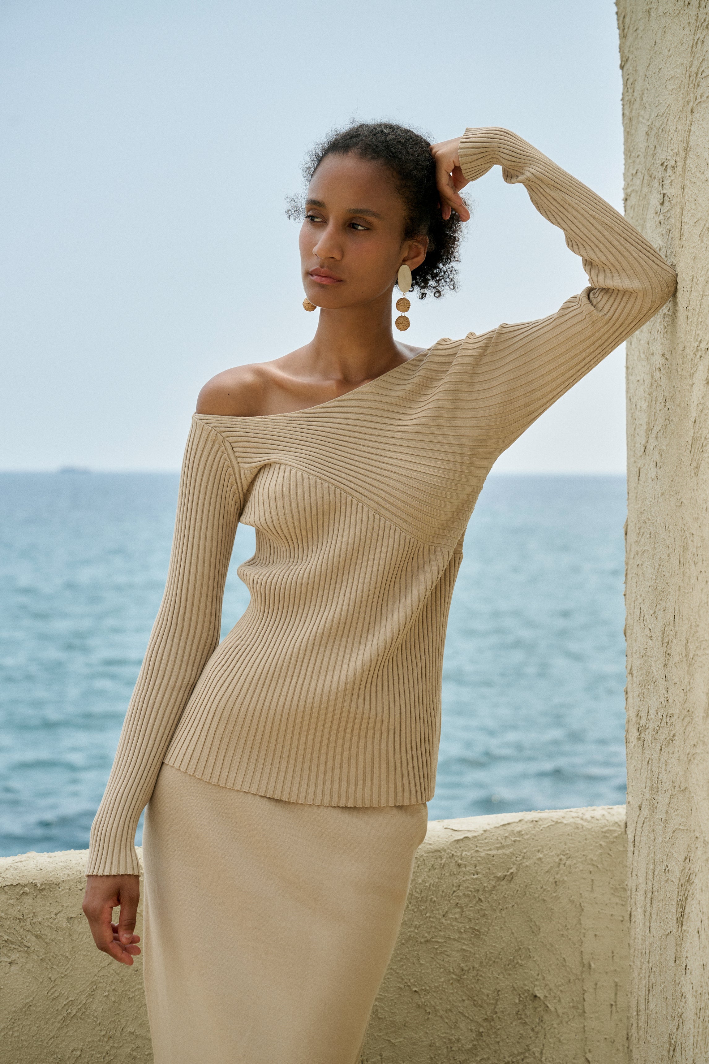 One-shoulder ribbed top