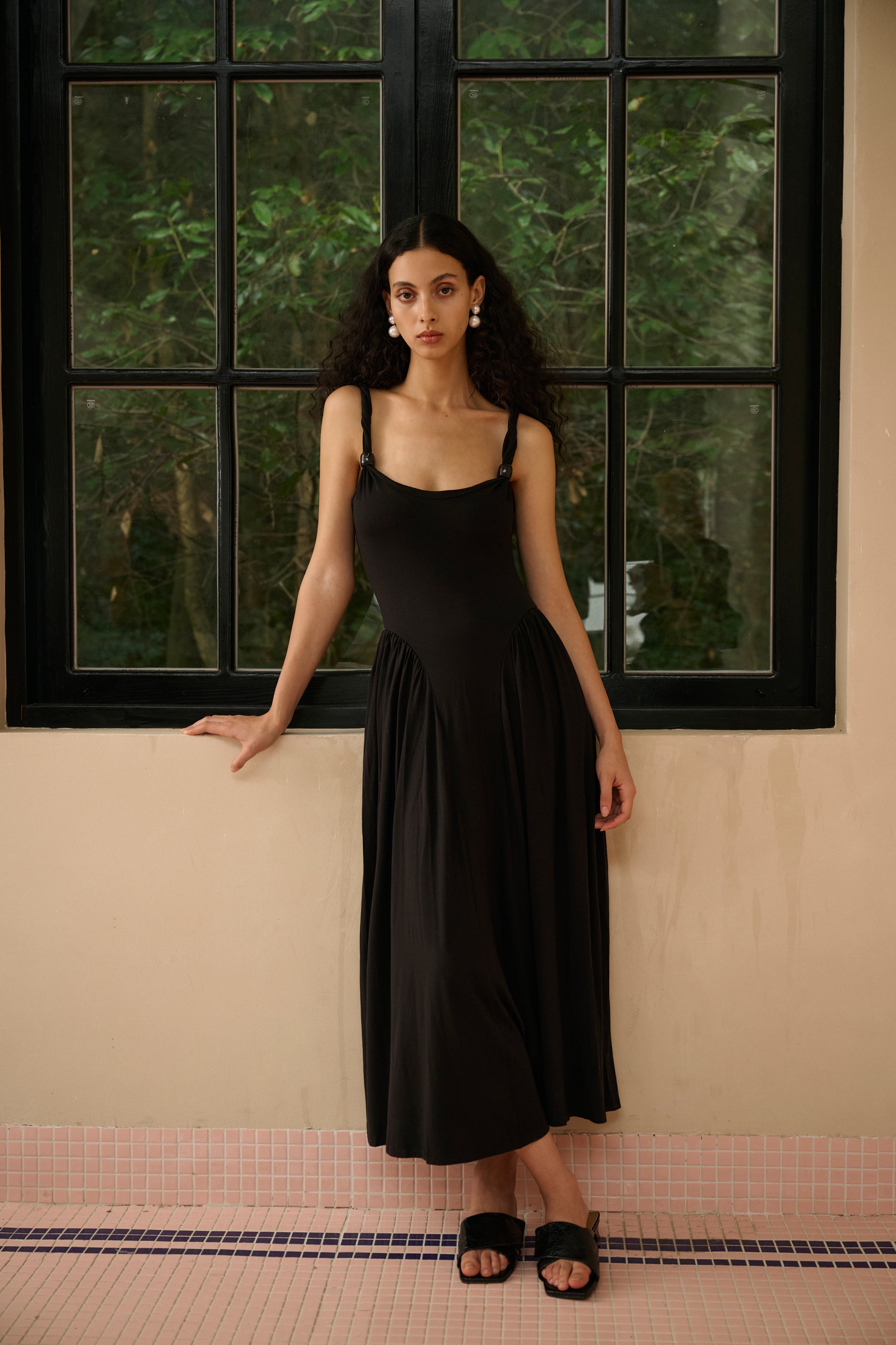 Scoop neck sleeveless dress – Ancosti Scoop neck sleeveless dress – Ancosti