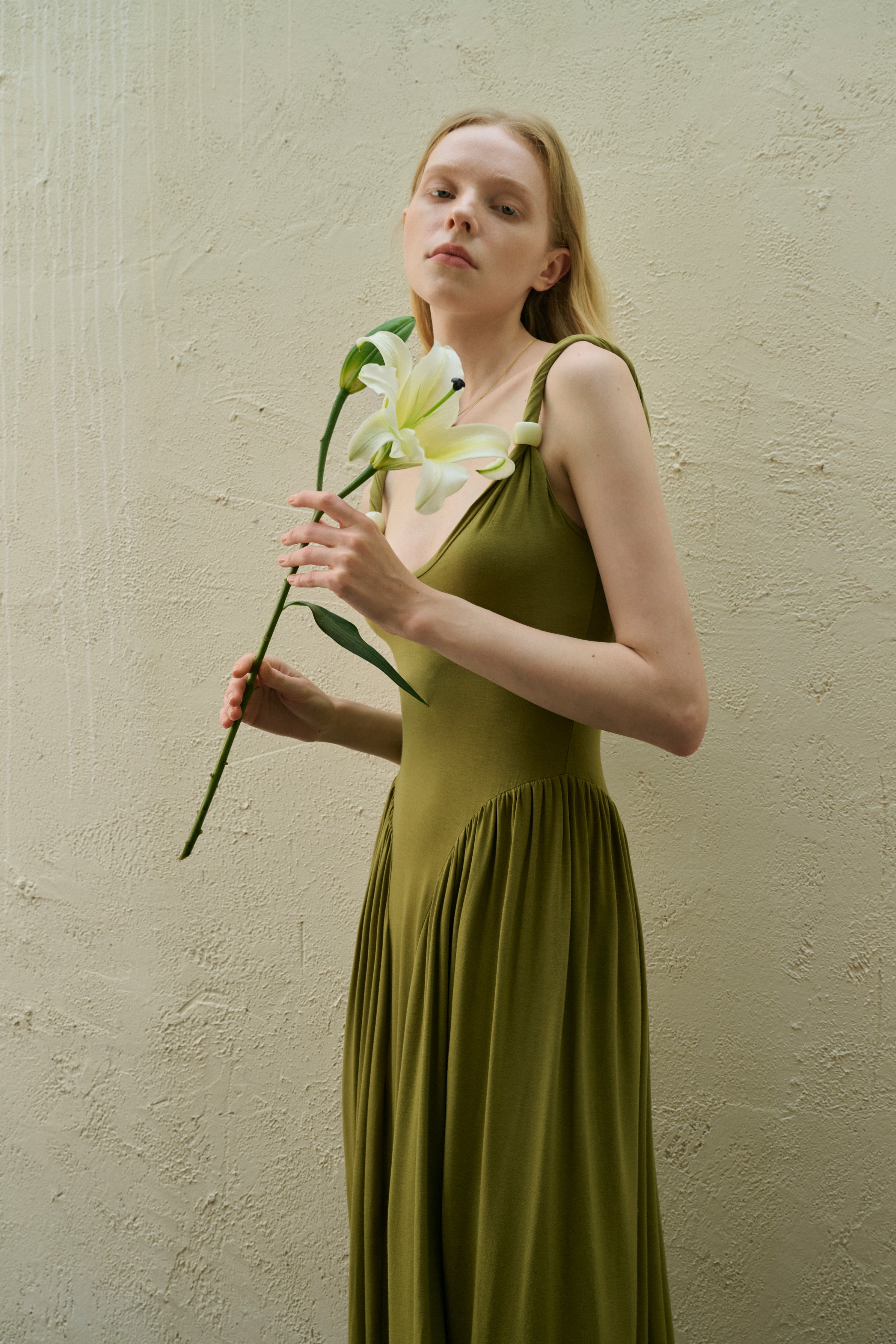 green scoop neck dress Alfred Sung Women's Gwyneth Satin Sheath Gown - Green