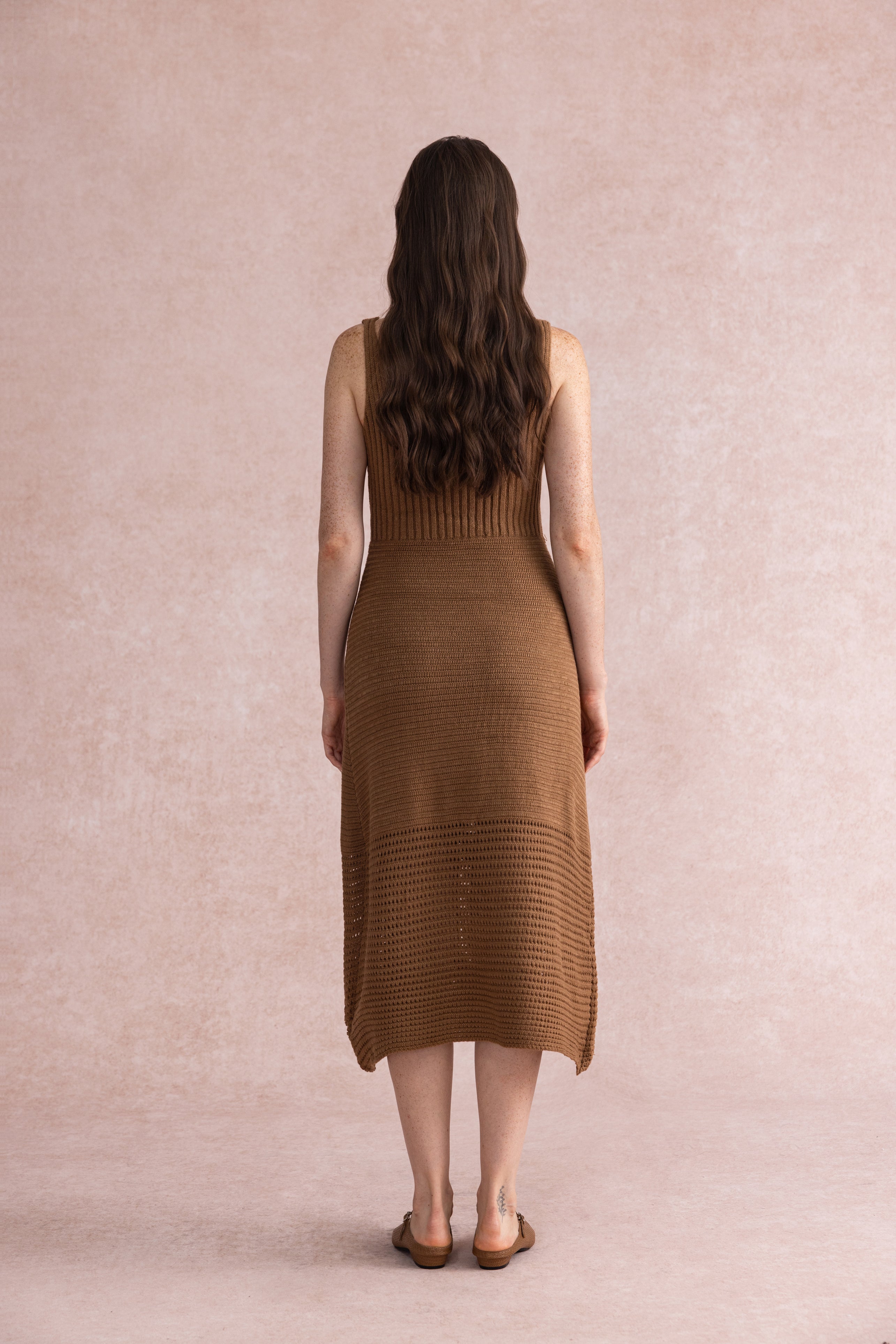 Sleeveless knit dress & shawl