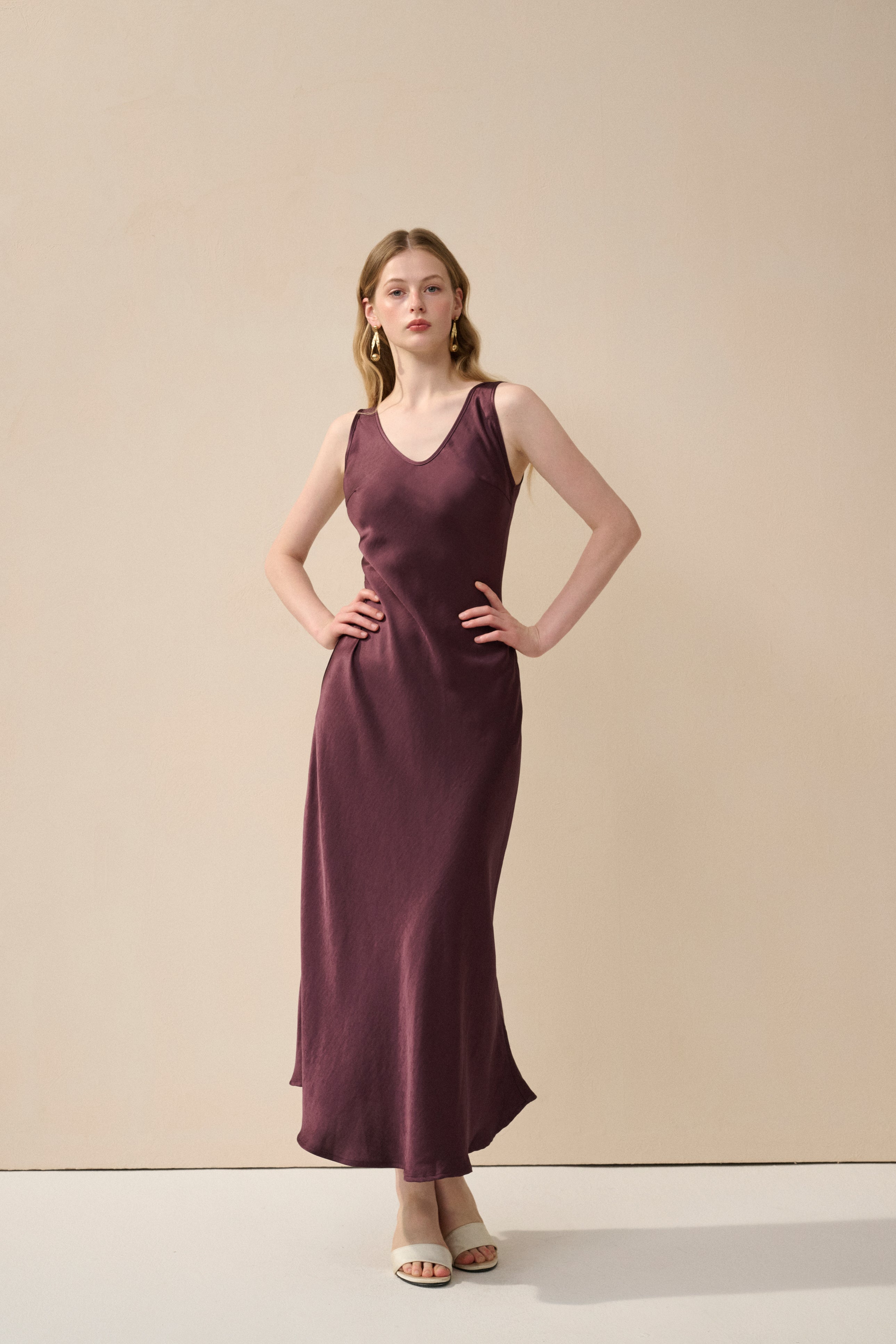 V-neck slim fit dress