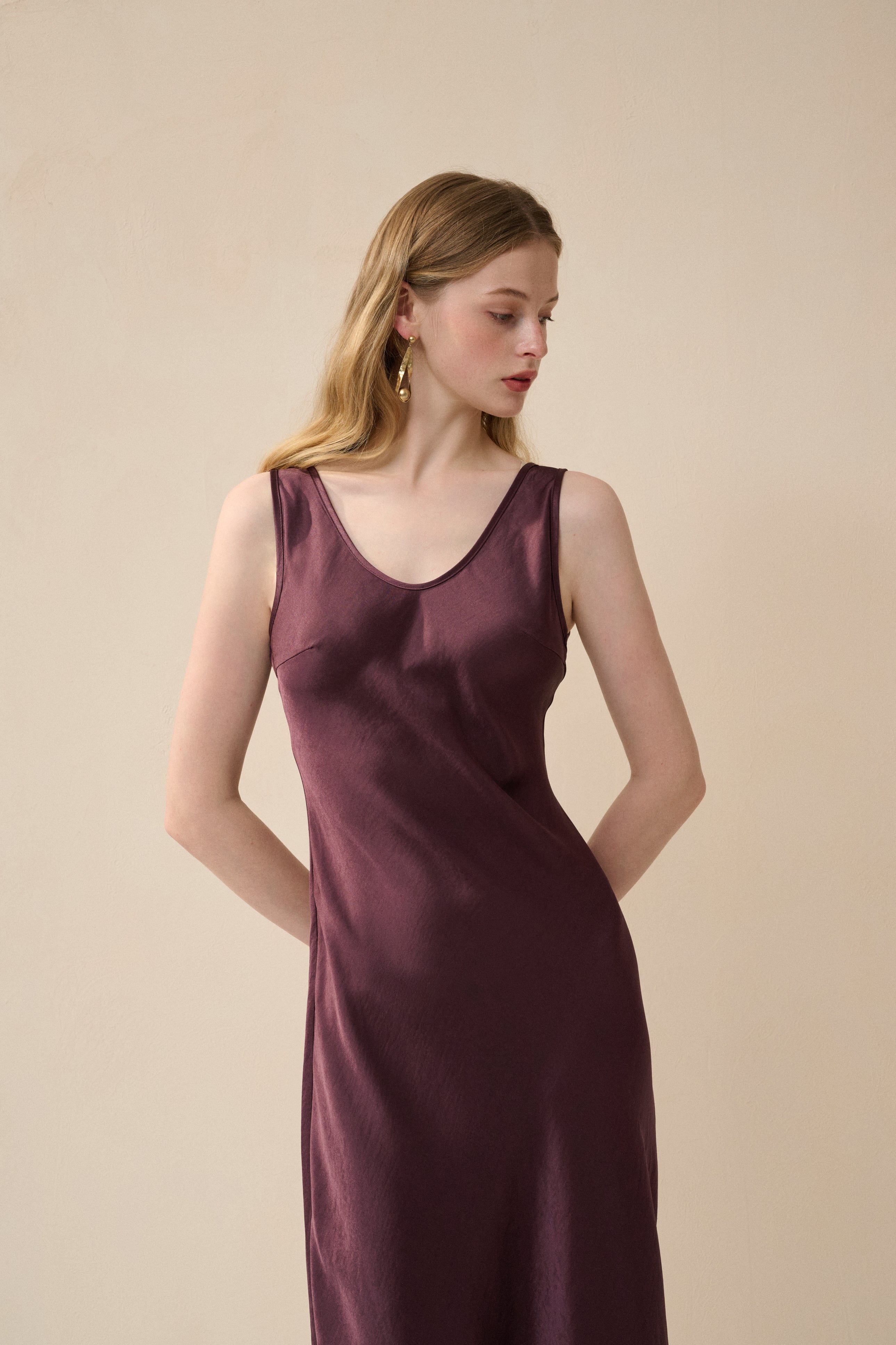 V-neck slim fit dress