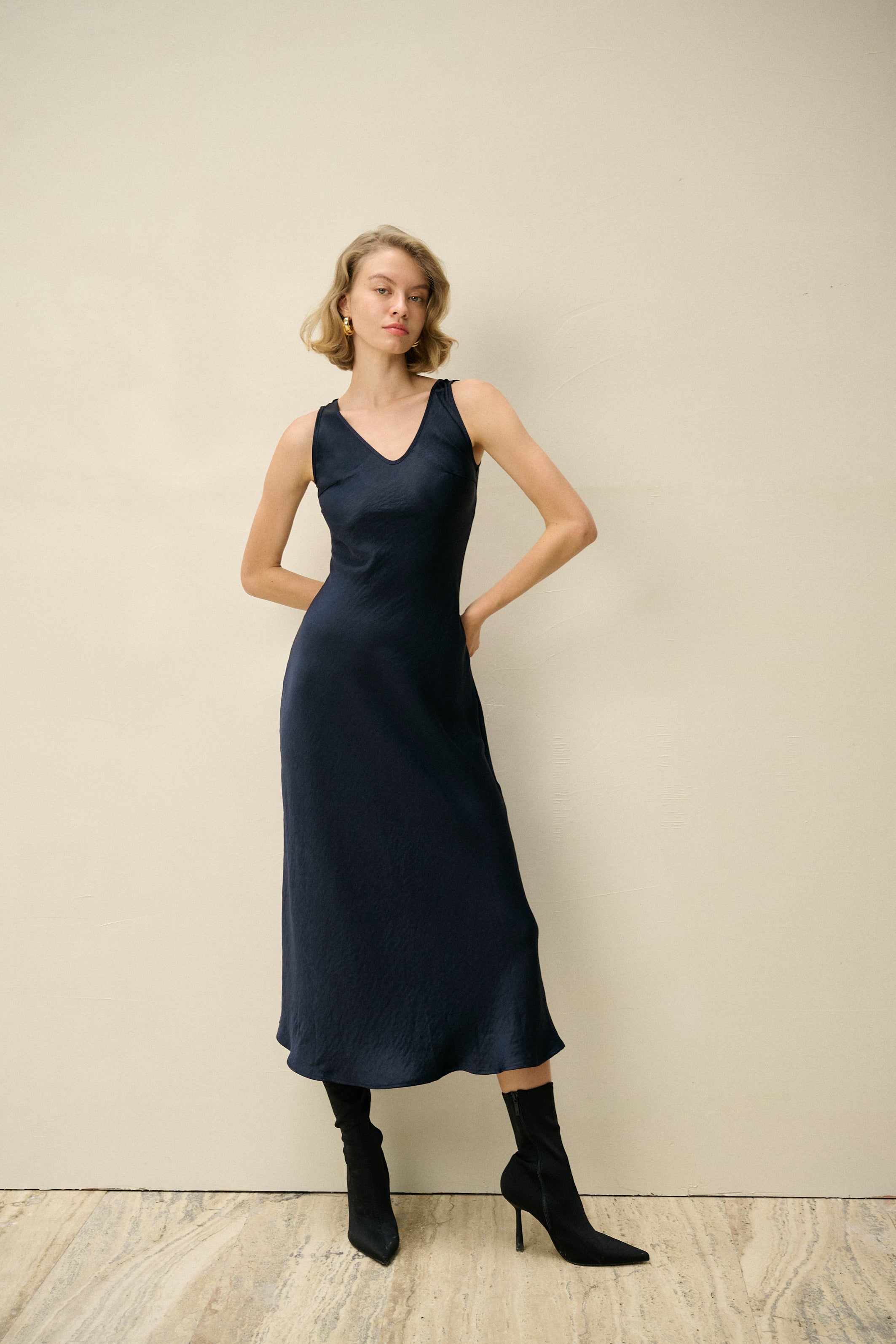 V-neck slim fit dress