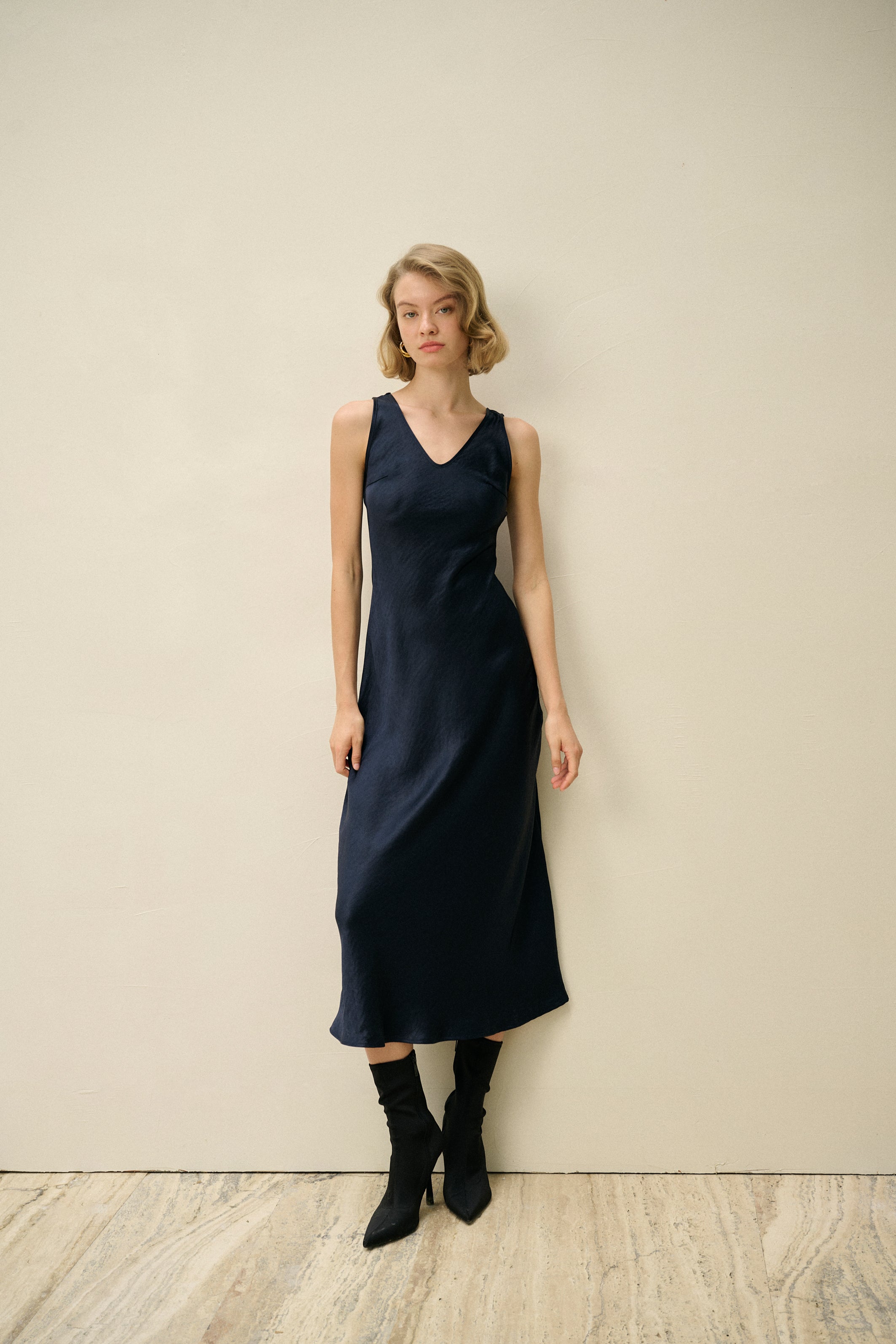 V-neck slim fit dress